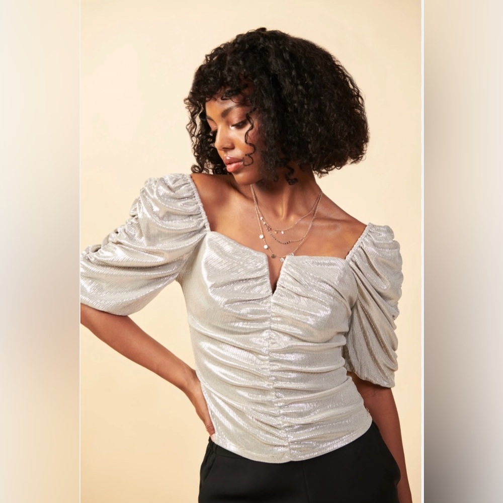 Skies are‎ blue women’s size, small, gold, metallic, sweetheart top